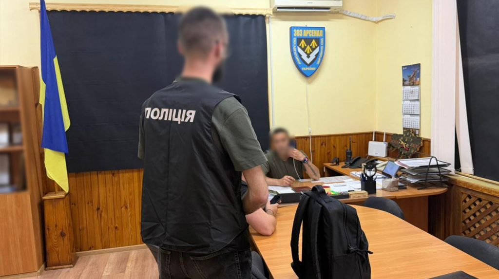 На Київщині затримали депутата та заступника голови ОТГ, які фіктивно працевлаштовували чоловіків