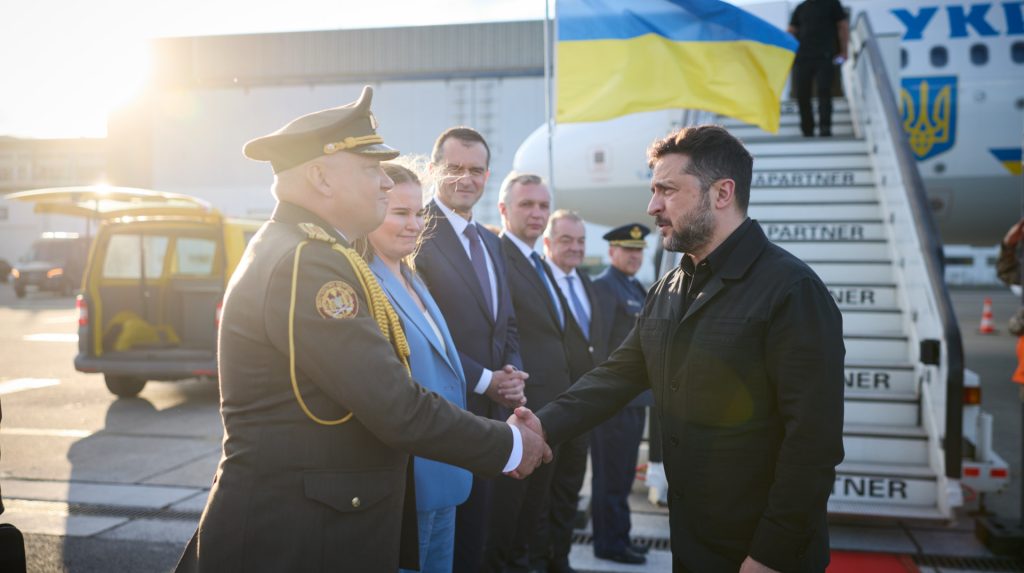 Зеленський прибув до Брюсселя, де відбудеться саміт ЄС