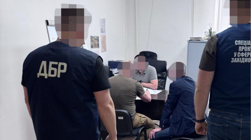 Повторно "призвали" майже 70 військових: трьом керівникам ТЦК оголосили підозру