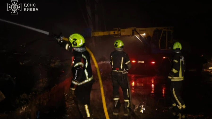 У Києві та області працює ППО по ворожих дронах, у столиці зафіксували пожежу