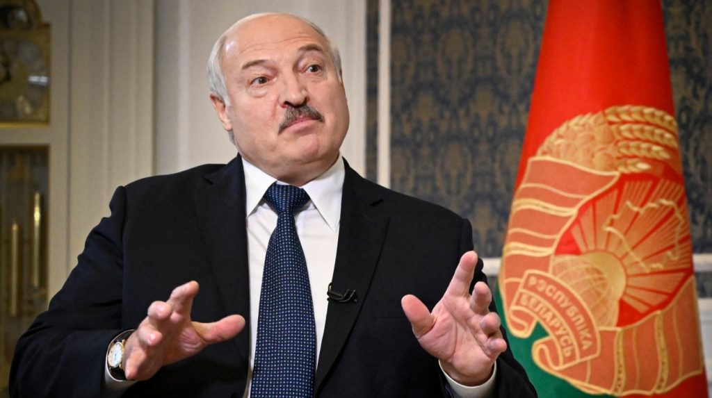 Лукашенко заявив, що по автобусу з дітьми в Брянській області влучив дрон "українського походження"