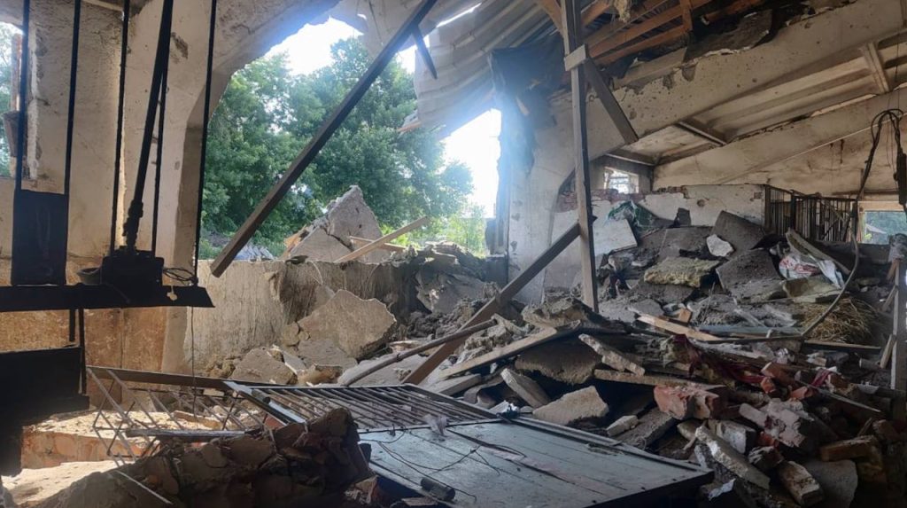 Окупанти поцілили по кінно-спортивній школі на Сумщині: загинули тварини