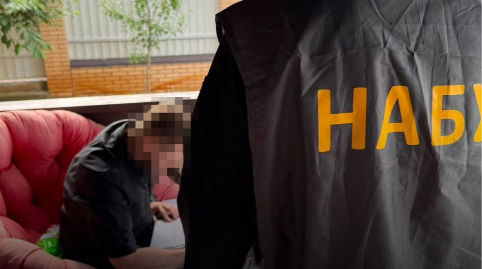 НАБУ і САП підозрюють співробітника СБУ в підбурюванні бізнесмена дати хабар