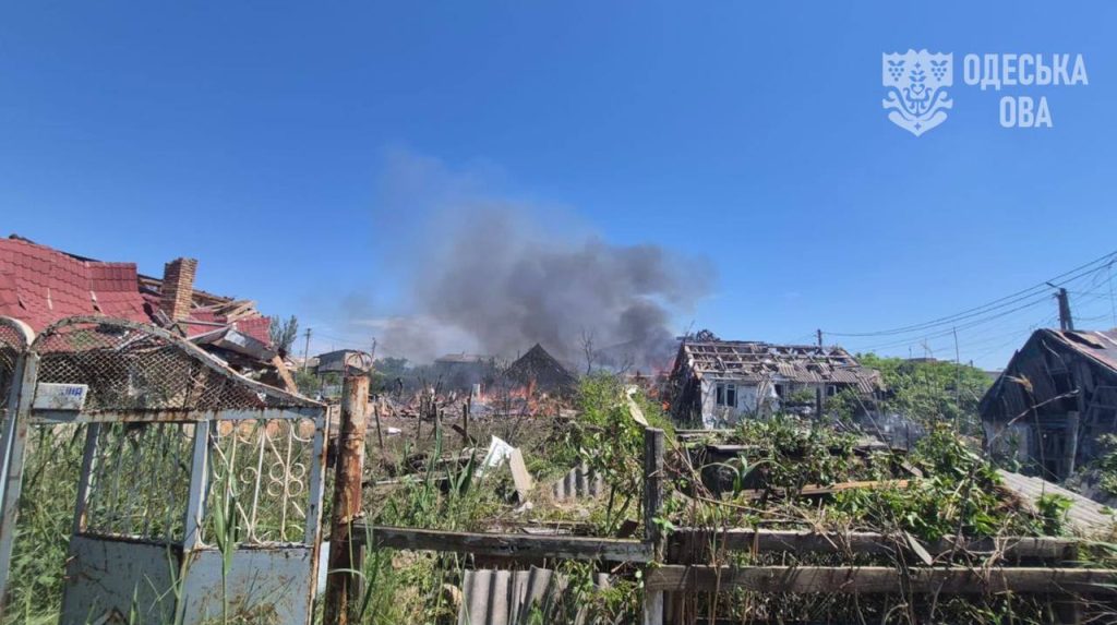 Російська ракета влучила у приватний сектор на Одещині: є поранені