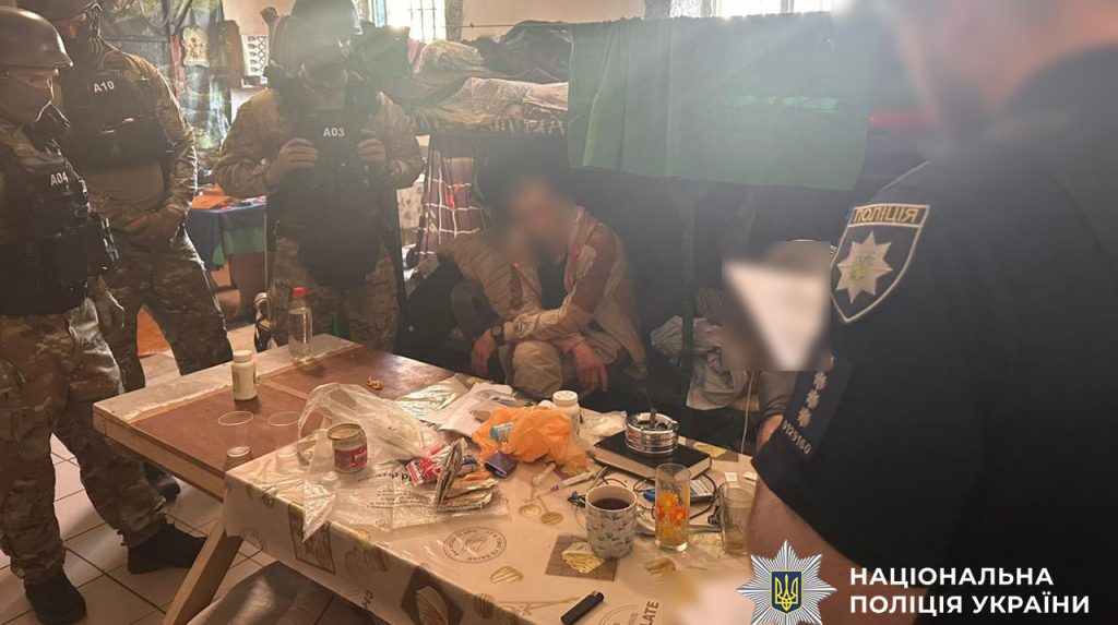 Метадон у милі, буряку та інших продуктах: викрито канал поставок наркотиків до столичного СІЗО