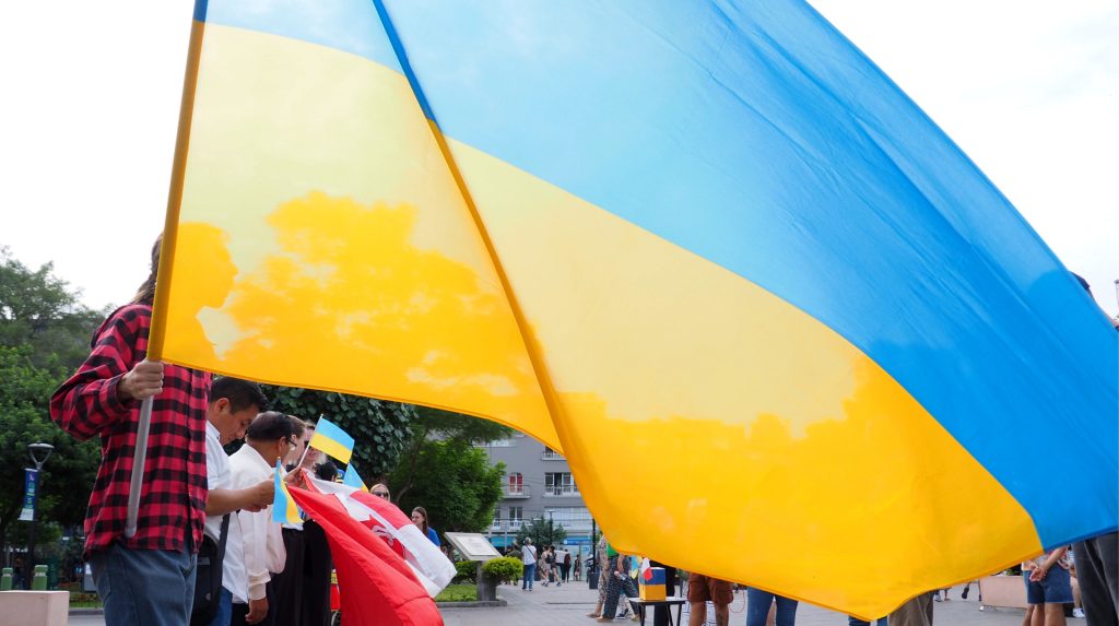 Більшість українців вважають цілісність і суверенітет країни важливішими за добробут – опитування