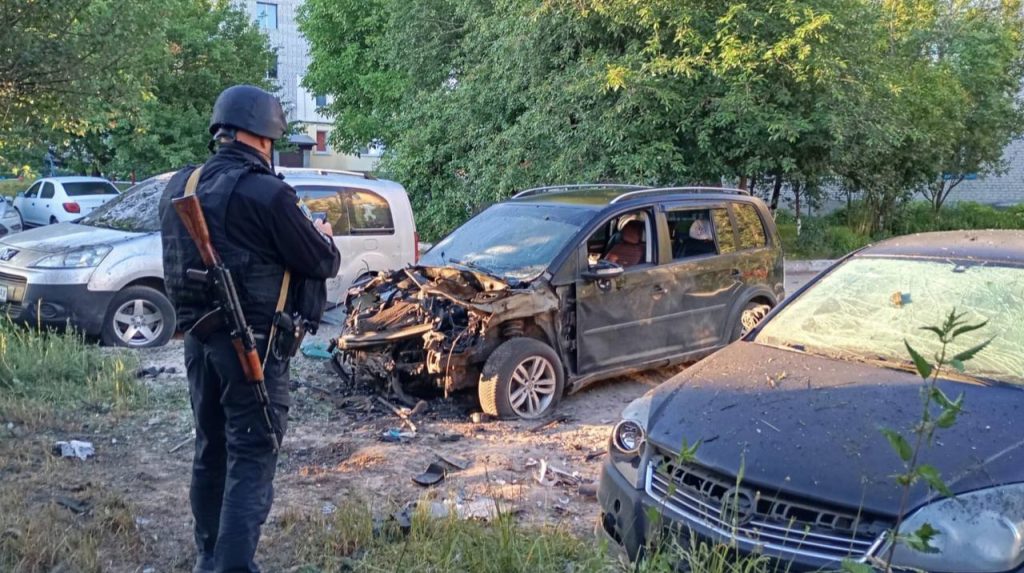 Окупанти убили жінку на Сумщині та ще двох поранили