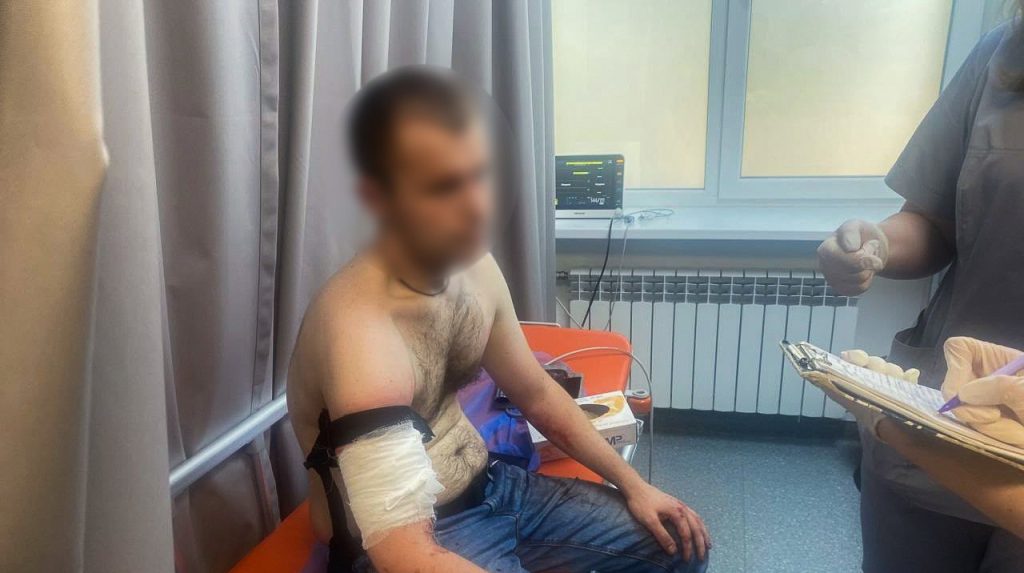 У Запоріжжі чоловік з ножем напав на правоохоронців під час обшуку: його вбили