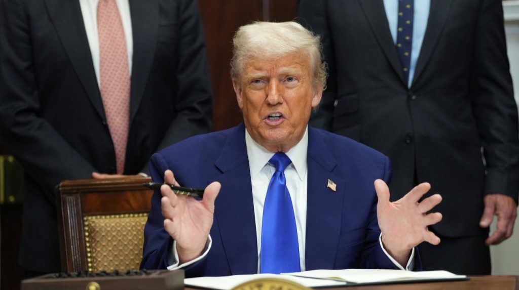 Трамп заявив, що Іран збив вертоліт США і пообіцяв відповідь