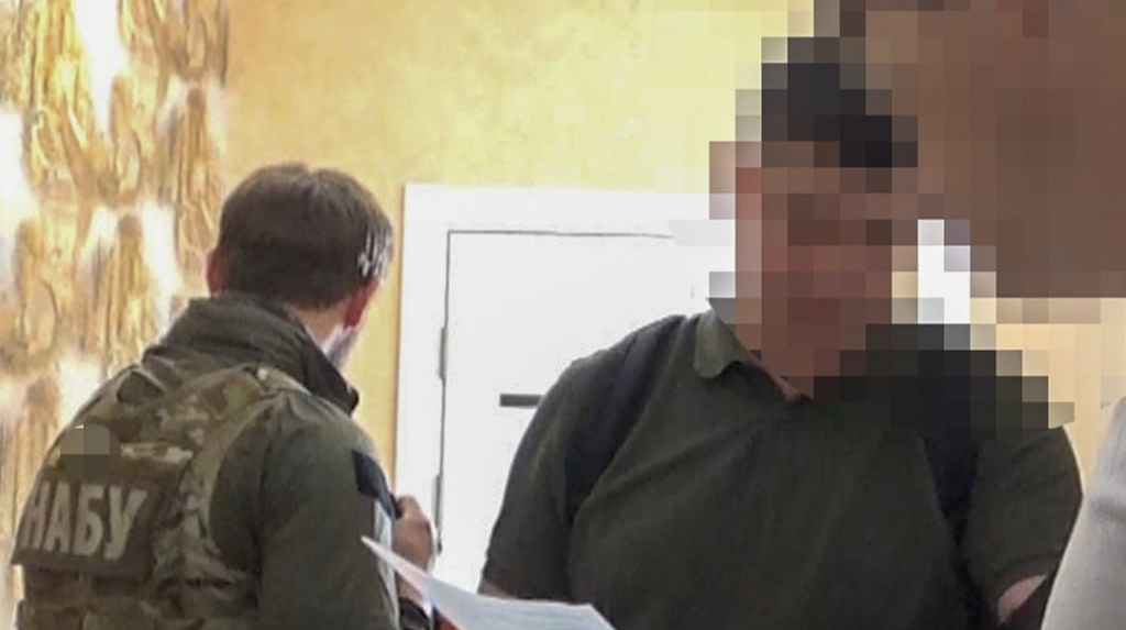 Посадовців Полтавської міськради спіймали на "відкатах" за дорожні роботи: організатора арештували