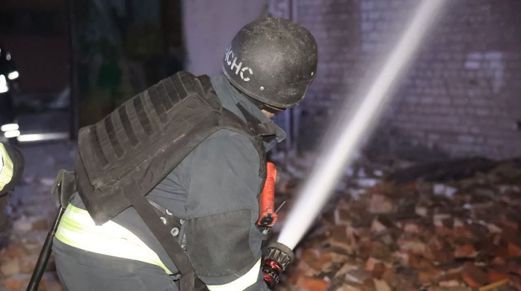 Росіяни атакували енергооб’єкт та два підприємства на Полтавщині: є постраждалий