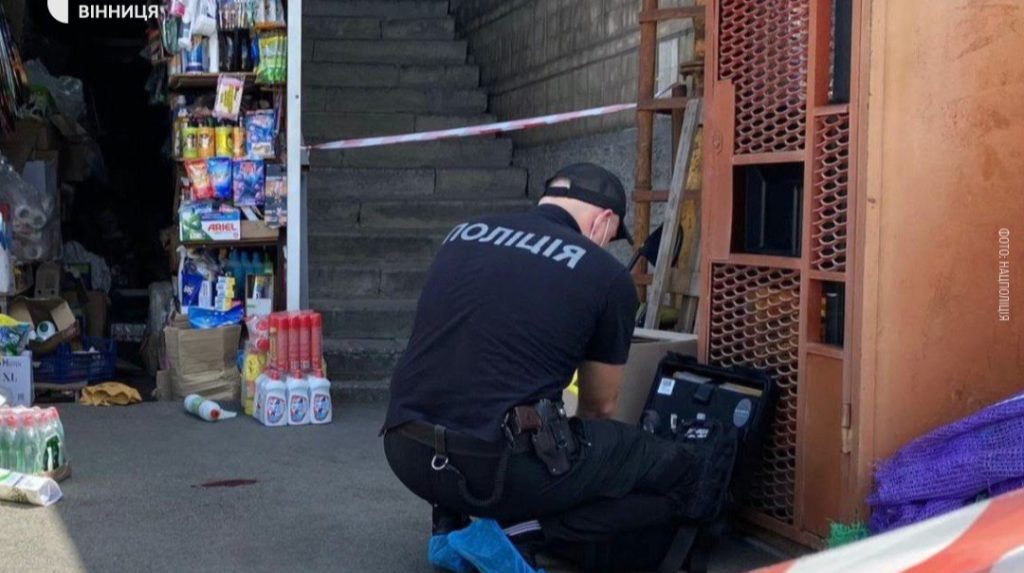 У Вінниці чоловік під час сварки в магазині зарізав жінку, а тоді себе