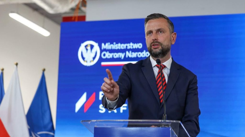Польський міністр оборони знову повторив, що “під знаменом Бандери” Україна не дійде в ЄС