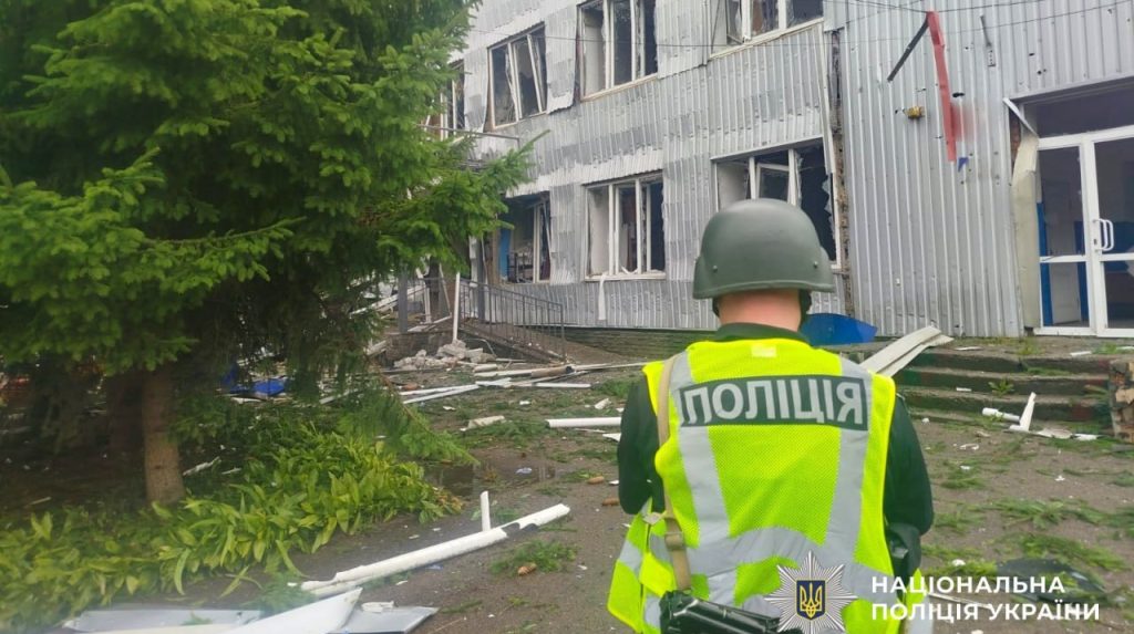Ворог обстріляв 24 населені пункти Сумщини: поранено жінку