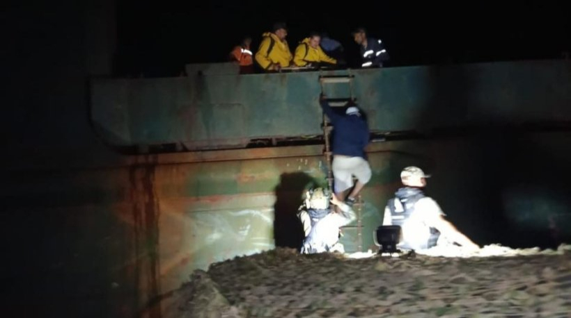 Прикордонники врятували екіпаж судна, ураженого російським дроном у Чорному морі