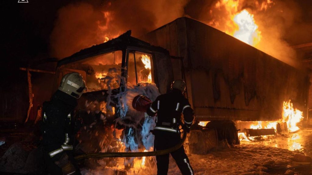 Росіяни вдарили по Сумах – убили 3 водіїв “Нової пошти”