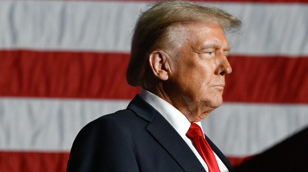 Трамп вирішив, що збитки суден в Ормузі компенсує Іран