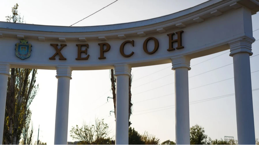 Росіяни атакували дроном Херсон, загинув чоловік