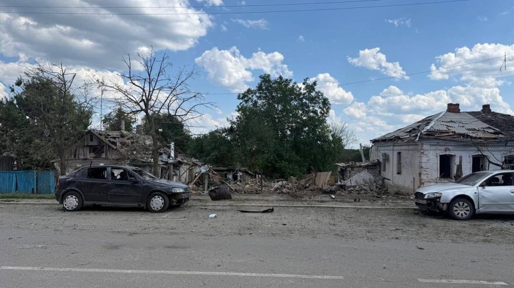 Росіяни вдень вдарили по Балаклії – 1 людину убили, 8 поранили