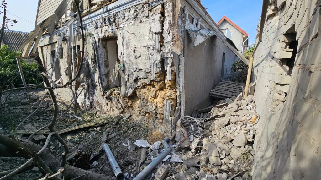 Окупанти з артилерії вдарили по Херсону, загинув чоловік