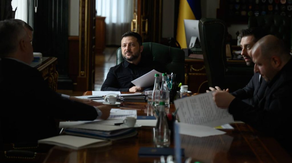 “Мир потрібен”: Зеленський зустрівся зі своїми переговорниками перед приїздом американців