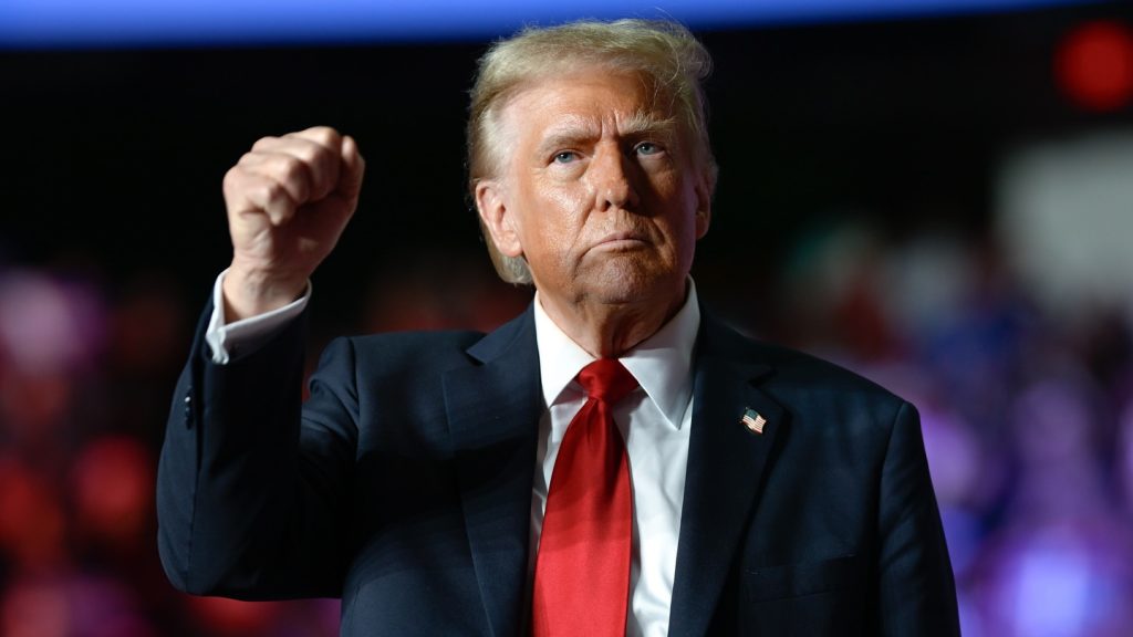Трамп знову заявив, що розбереться “з Кубою на зворотному шляху з Ірану”