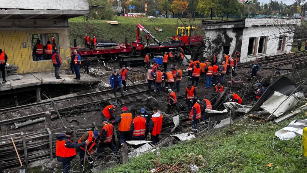 У Києві відновили рух “червоною” гілкою метро, але станція “Чернігівська” ще закрита