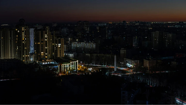 У Києві після ракетного удару є влучання в кількох районах: постраждали 6 людей