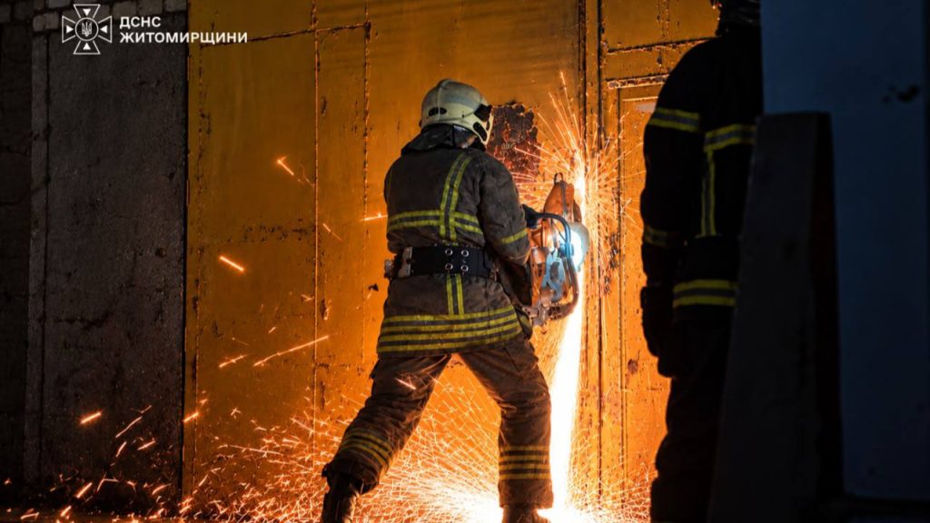На Житомирщині дрони пошкодили енергооб’єкт, амбулаторію та будинок