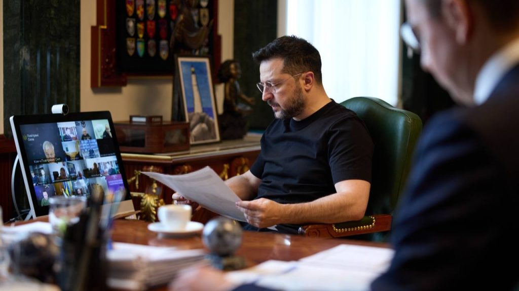 Зеленський: Україна майже місяць чекає на підпис Гегсета щодо ракет для Patriot і NASAMS