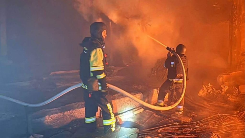 Росіяни атакували енергетику Тернопільщини та Одещини, є перебої зі світлом