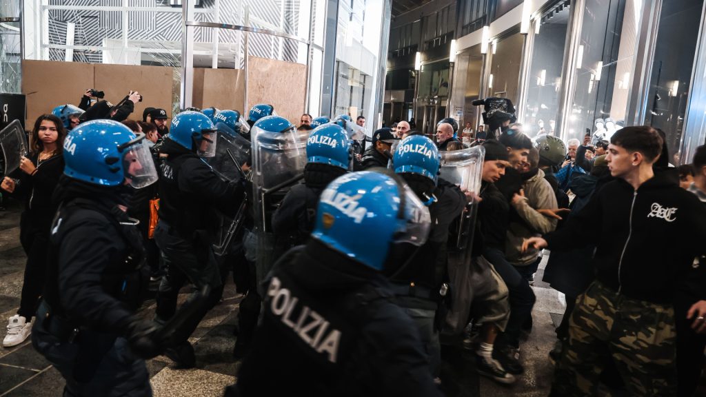 В Італії перевіряють можливу причетність Росії до масових протестів – Bloomberg