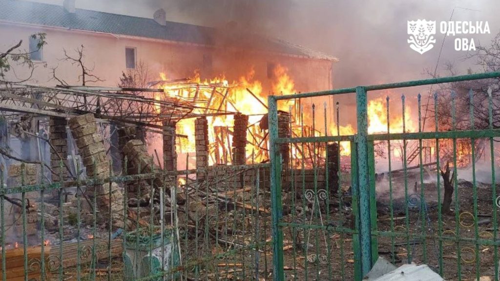 Росіяни атакували південь Одещини: троє людей постраждали, пошкоджена інфраструктура