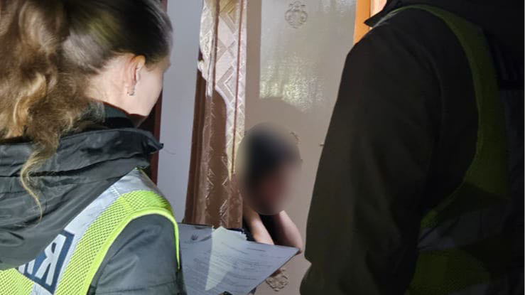 На Житомирщині затримали юнку, яка допомагала ФСБ отруювати військових, 2 померли – поліція
